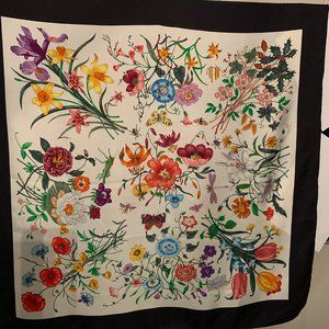 New Gucci Flora Scarf